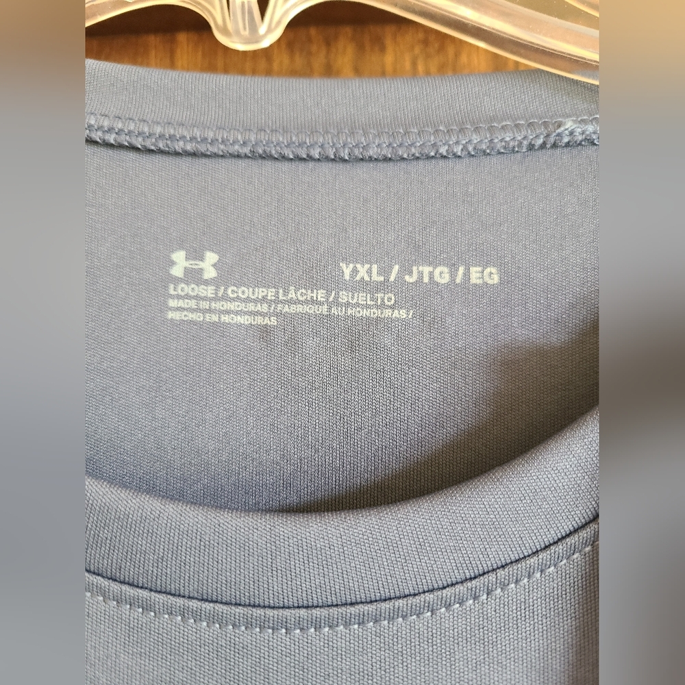 Boys Under Armour t-shirt -NWT! - Picture 4 of 8